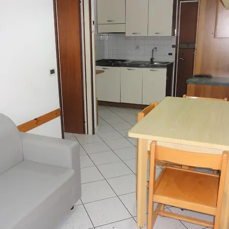 Sea View Flat Near Piazzale Zenith 아파트