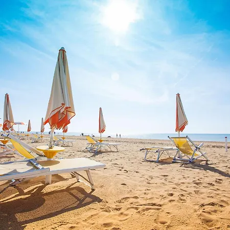 Sea View Flat Near Piazzale Zenith 아파트